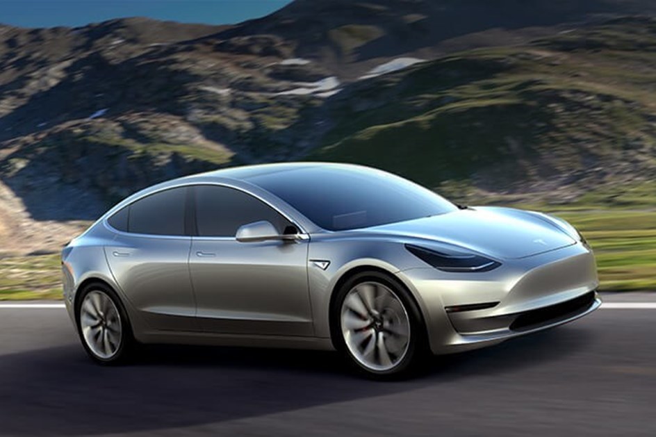 Tesla conclui primeiro Model 3 na sexta-feira