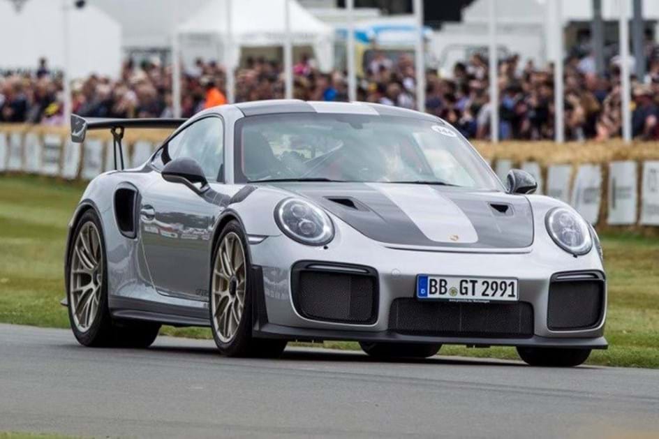 Novo Porsche 911 GT2 RS fará menos de 7 minutos no Nürburgring