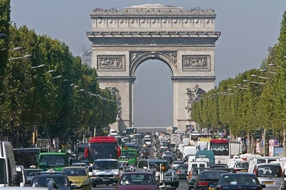 França anuncia o fim dos carros a gasóleo e gasolina até 2040