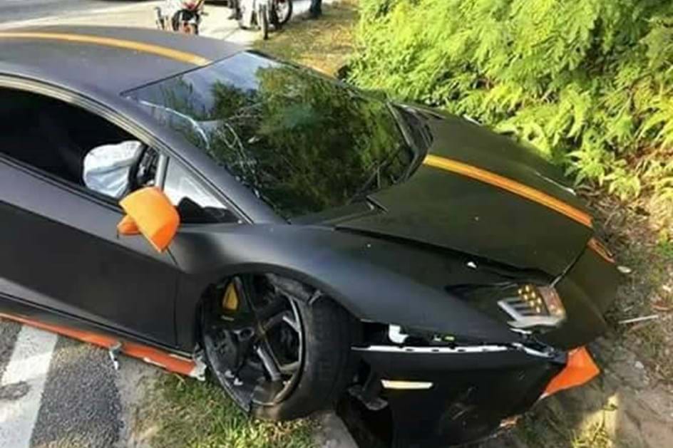 Lamborghini Aventador despista-se na Malásia