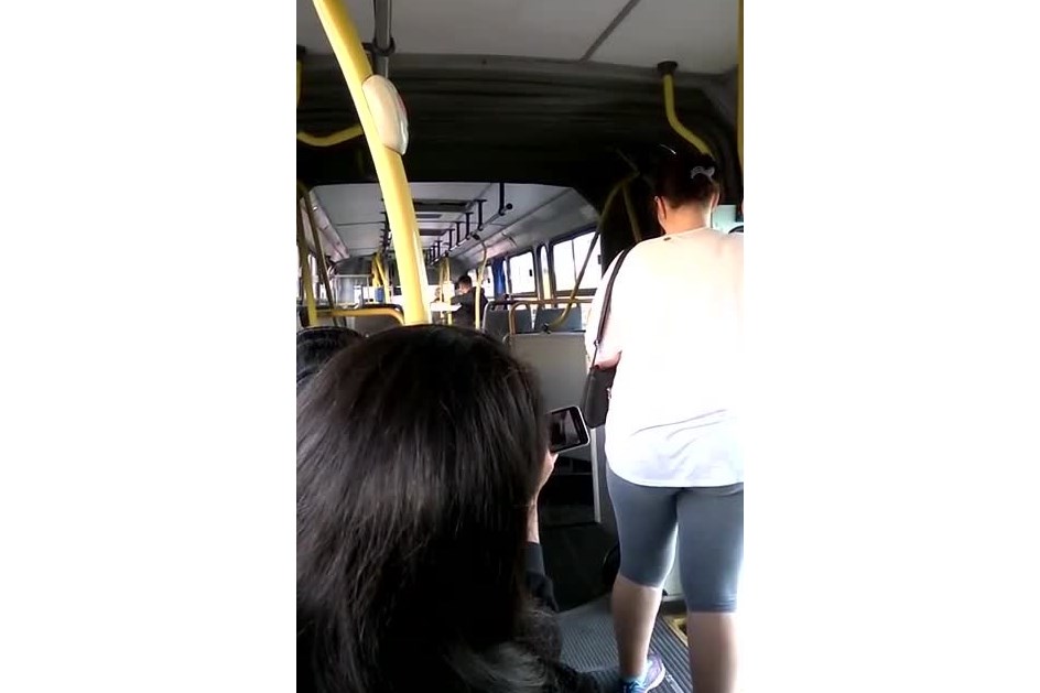Autocarro parte-se ao meio no Brasil