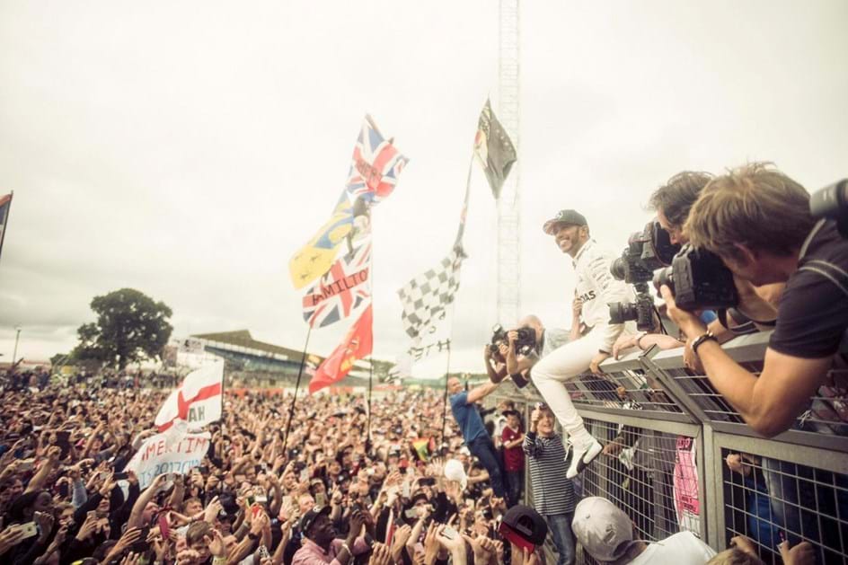 G.P. Grã-Bretanha: Hamilton vence em casa e encosta em Vettel