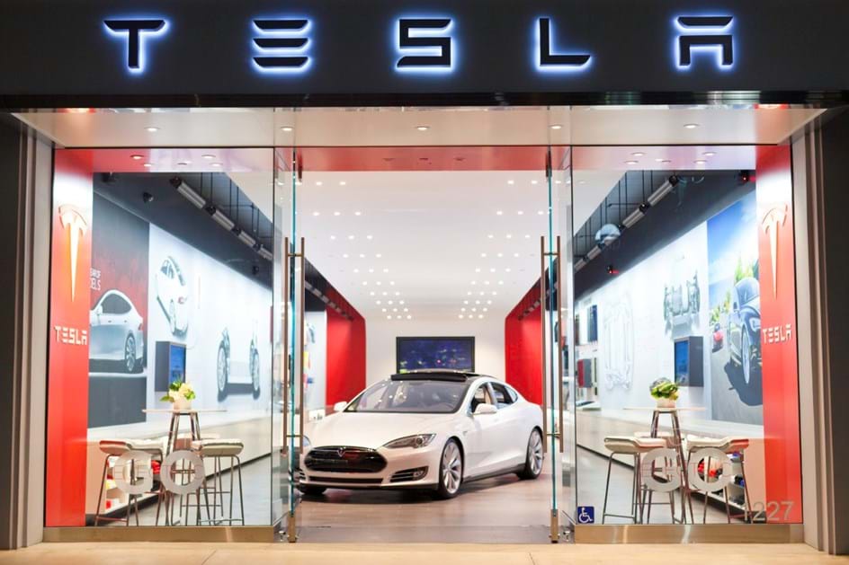 Tesla oferece novo Roadster a quem angariar 50 clientes