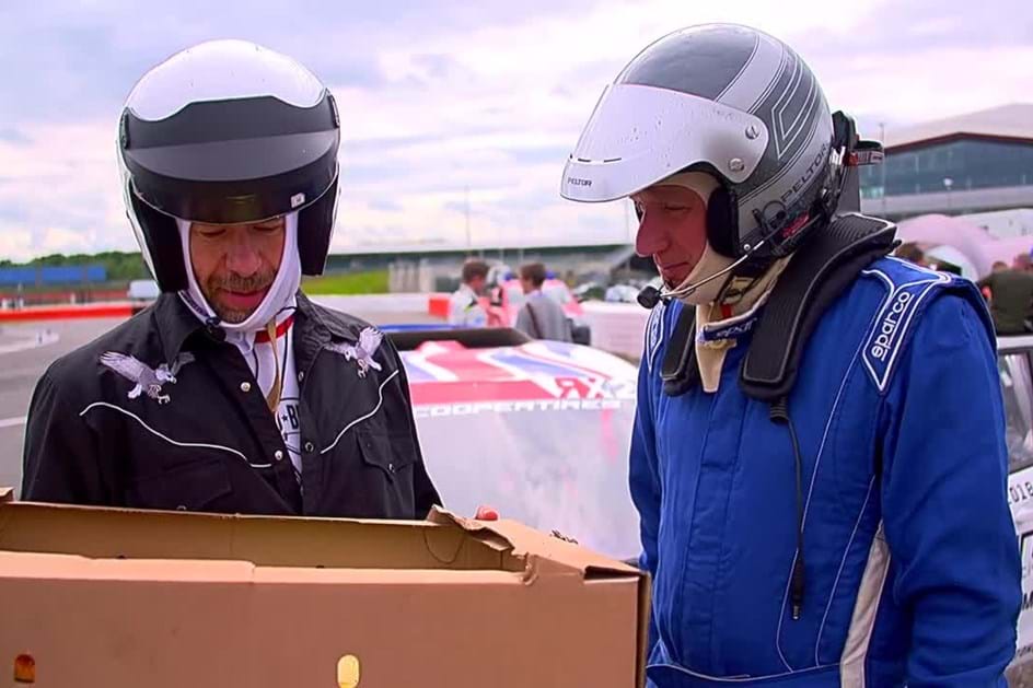 Será que consegue montar um hambúrguer num carro de Rallycross?
