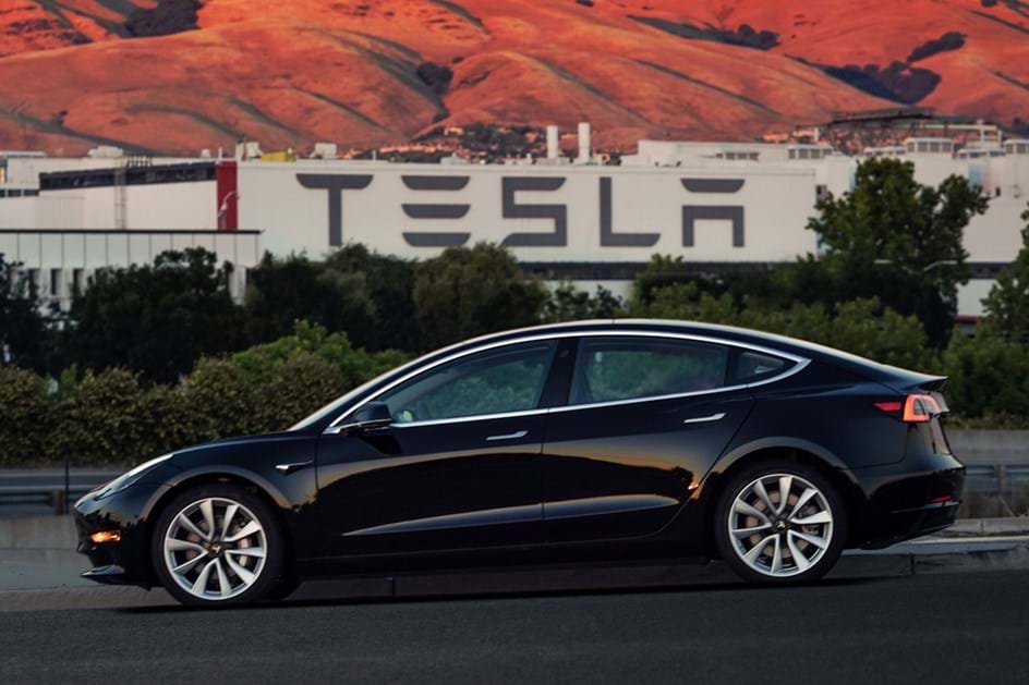 Produção do Tesla Model 3 novamente parada!