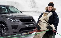 Será que este Land Rover Discovery Sport chega para bater um trenó de cães?