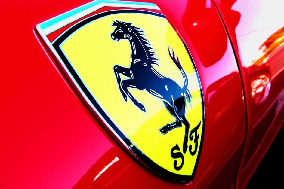 Receita da Ferrari passa os 900 milhões de euros