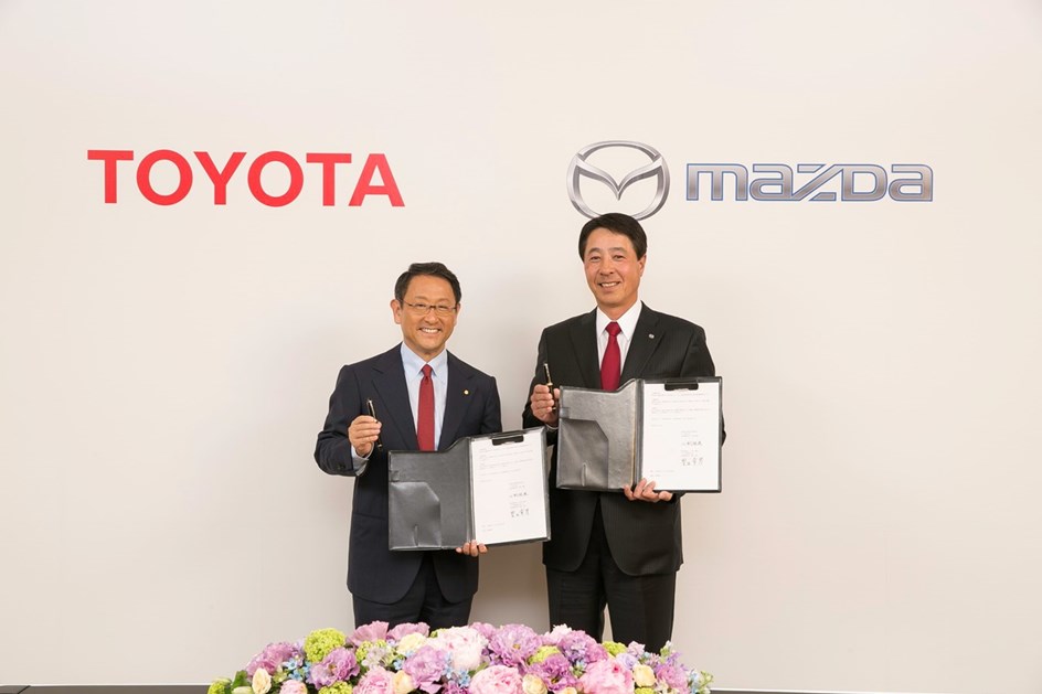 Toyota o Mazda juntam-se pelos carros eléctricos
