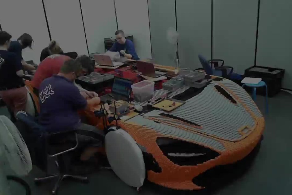 Como se constrói um McLaren 720S em LEGO