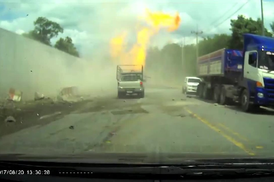 Camião incendeia-se depois de falha nos travões