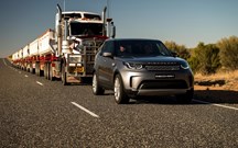 Land Rover Discovery reboca "mastodonte" para novo recorde!