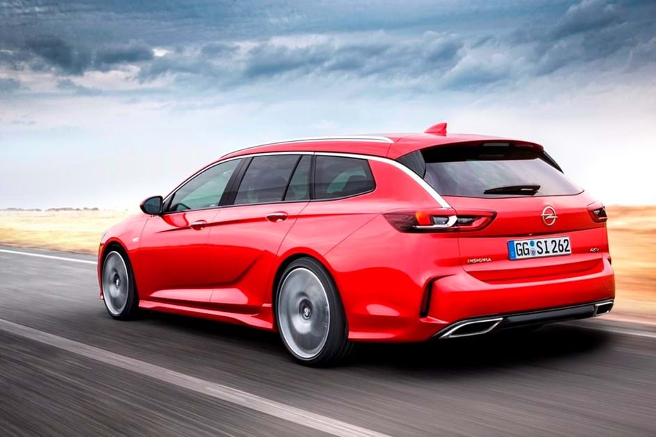 Carrinha Opel Insignia recebe sigla GSi e motor diesel de 210 cv