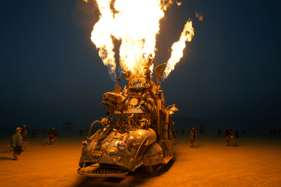 Festival Burning Man é uma loucura sobre rodas!
