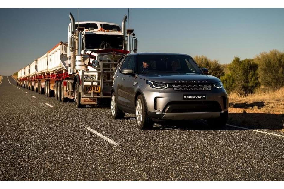 Land Rover Discovery reboca "mastodonte" para novo recorde!