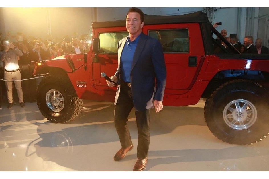 Arnold Schwarzenegger apresentou Hummer eléctrico