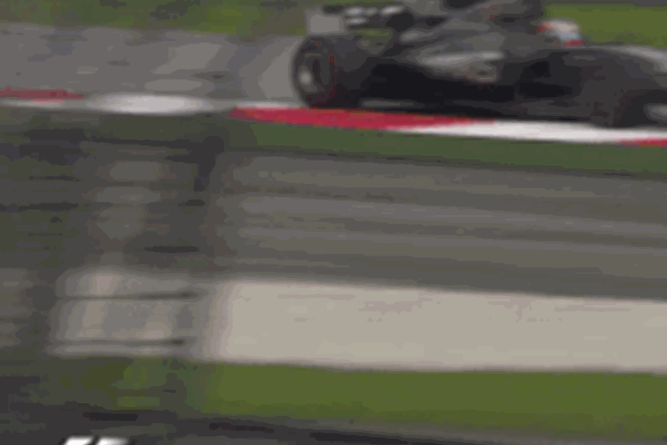 G.P. Malásia: Pneu traseiro de Grosjean… explodiu!
