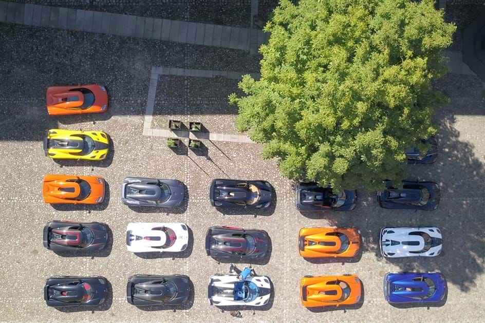 Maior reunião de sempre de Koenigsegg é delícia para os olhos