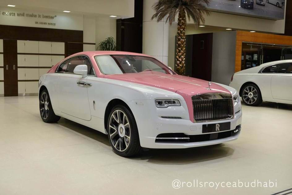 Alguém procura um Rolls-Royce Wraith rosa?
