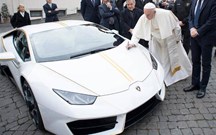 Papa Francisco recebeu Lamborghini Huracán de 580 cv