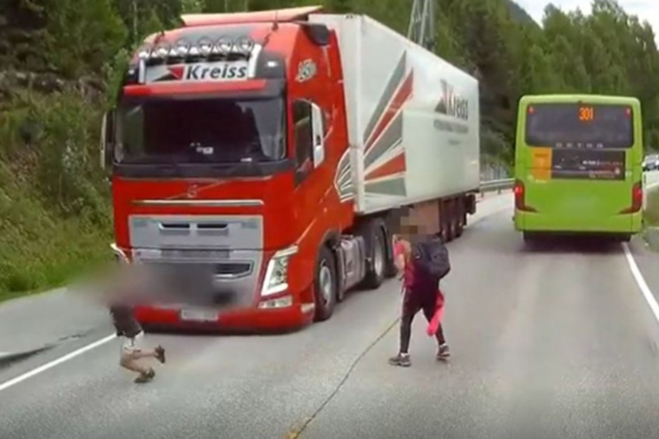 Criança escapa por milagre a atropelamento de camião