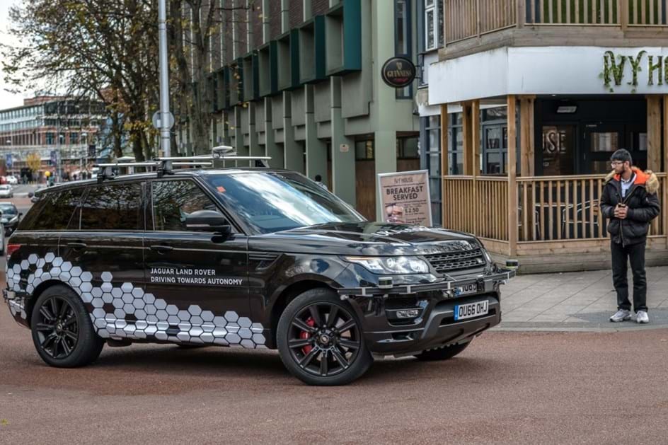 Jaguar-Land Rover iniciou testes de veículos autónomos em estrada