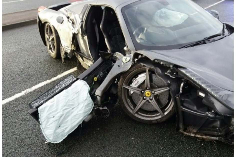 Destrói Ferrari de 200 mil euros e ainda é gozado pela Polícia