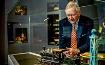 Neto do fundador da Porsche trocou automóveis por comboios em miniatura