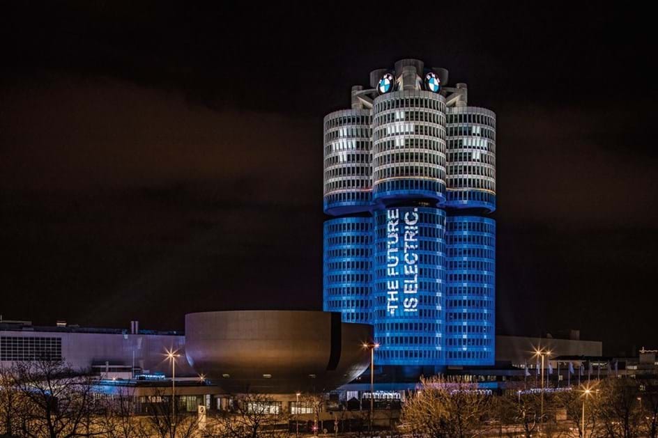 BMW em festa, revela os seus planos eléctricos até 2025!