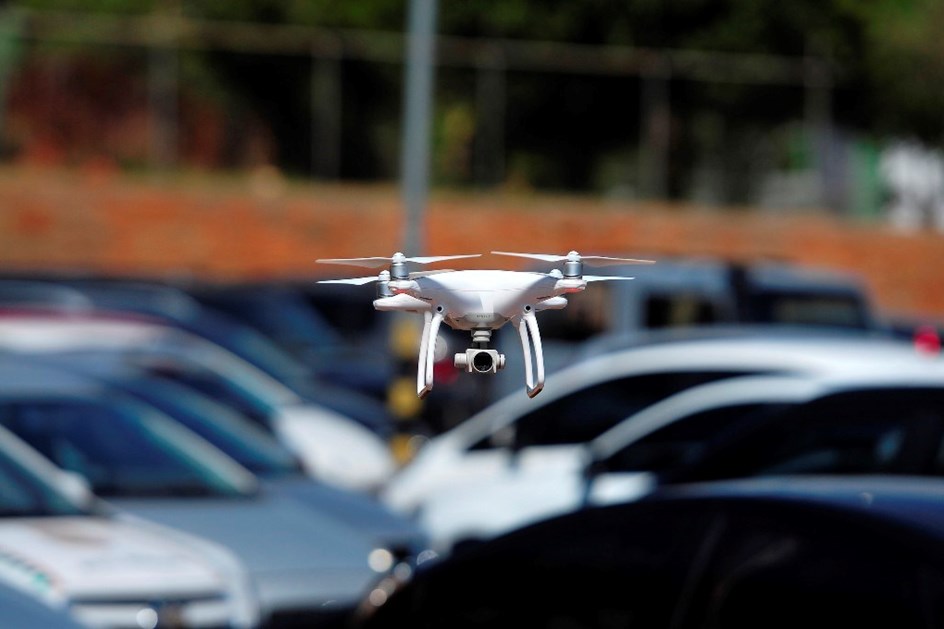 Polícia usa drones para apanhar condutores ao telemóvel