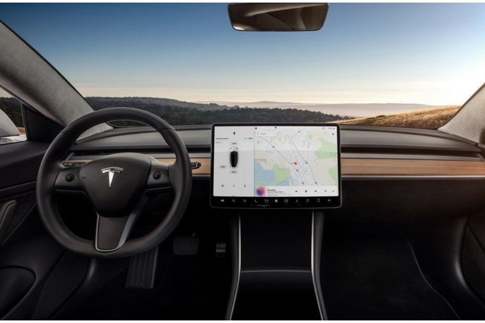 Em breve poderá controlar o Tesla Model 3 só com a voz