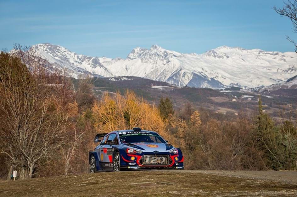 Miguel Oliveira trocou as motos pelo Hyundai i20 WRC ...