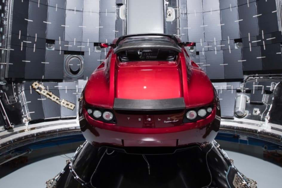Elon Musk vai mandar um Tesla Roadster para o espaço!