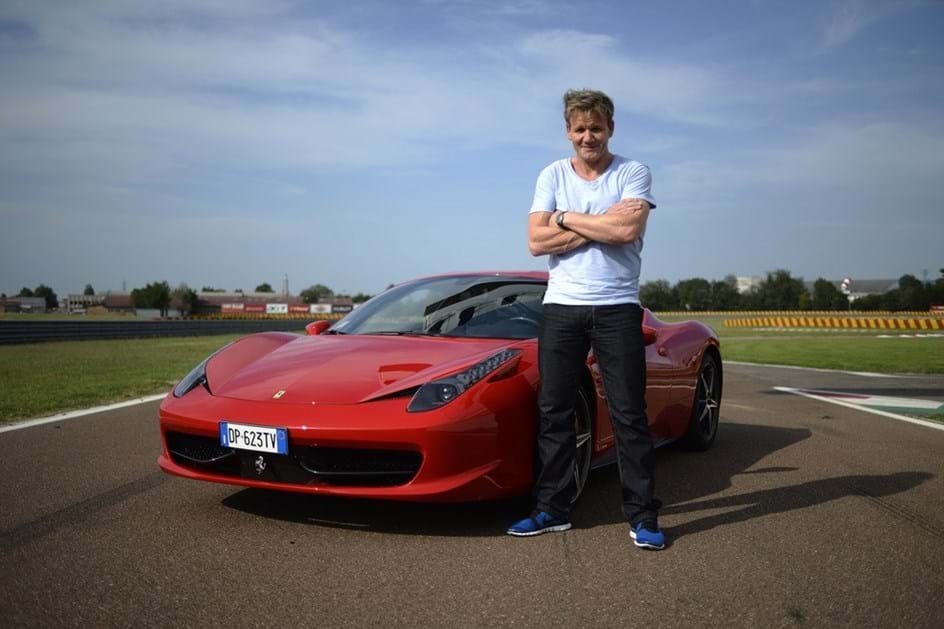Gordon Ramsay cobre matrícula do seu Ferrari para fugir à polícia