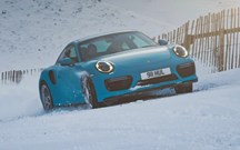 Porsche 911 Turbo S foi esquiar… mas para cima!