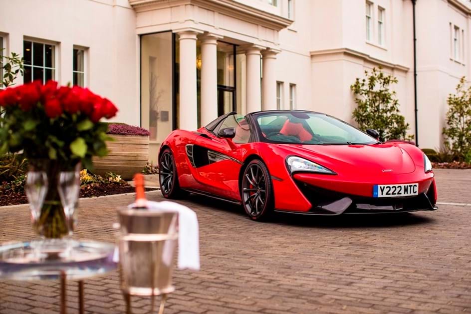 E o carro do Dia dos Namorados é… este McLaren vermelhão-paixão!