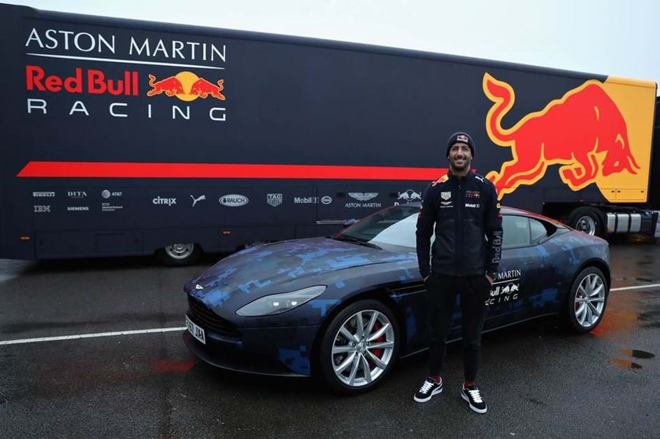 Aston Martin DB11 também “vestiu” camuflagem do novo Red Bull