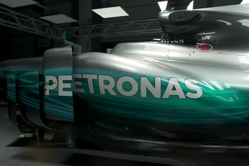 Já imaginou como se pinta um F1? A Mercedes mostra...