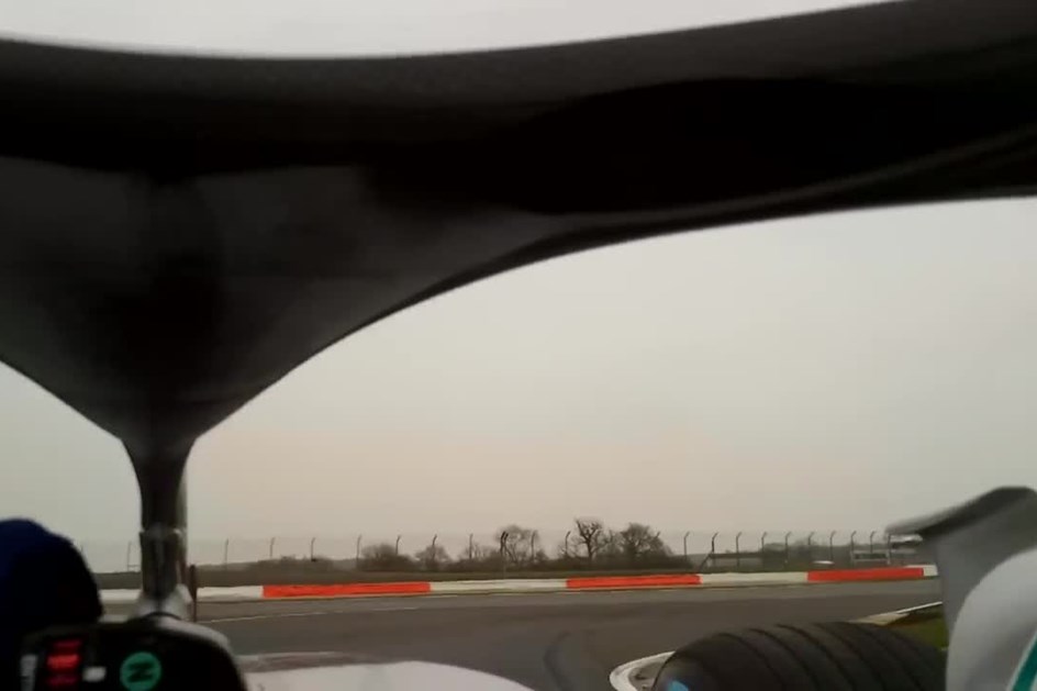 F1: Como será que o halo afecta a visão dos pilotos? Este vídeo mostra!
