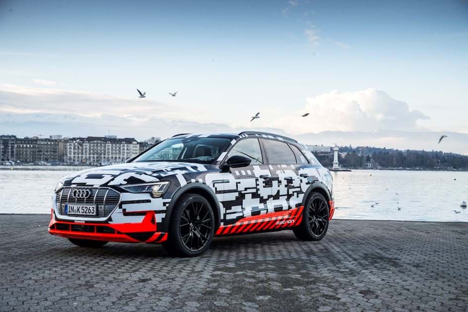Surpresa da Audi em Genebra… é o e-tron de produção que anda nas ruas!