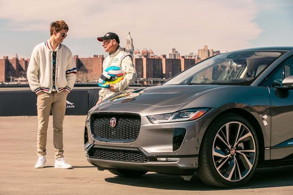 Ansel Elgort do filme “Baby Driver” testou novo Jaguar I-Pace