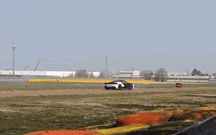 Ferrari apanhado a testar arranque… em modo elétrico!