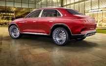 Luxuoso SUV de três volumes Mercedes-Maybach apresentado