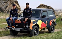 Pilotos da Red Bull trocaram F1 por um... Lada Niva!