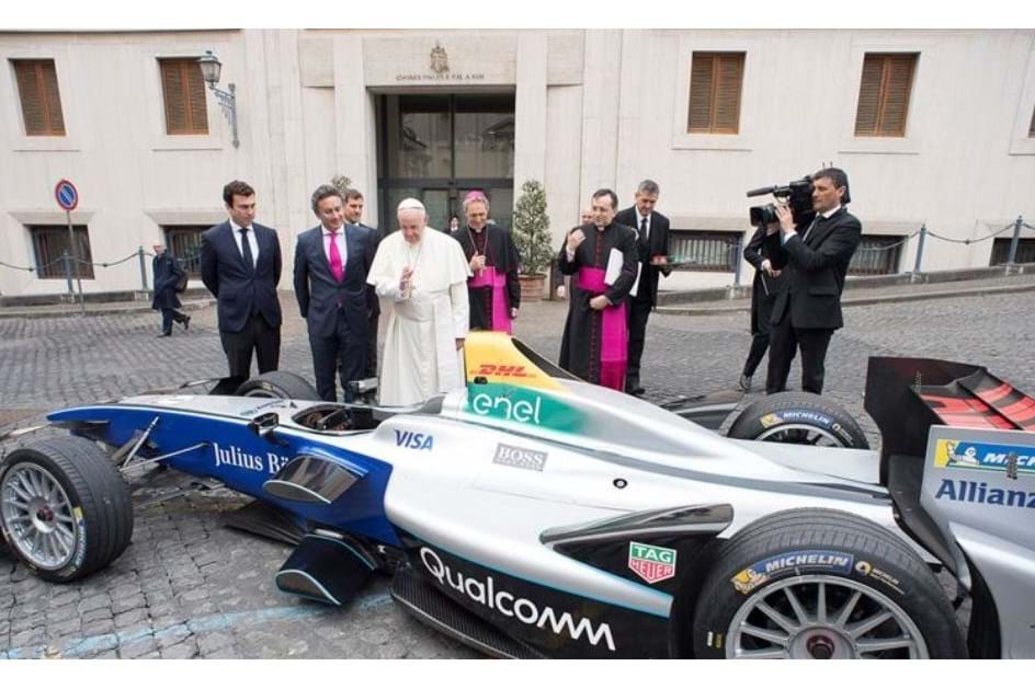 António Félix da Costa e pilotos da Fórmula E abençoados pelo Papa Francisco
