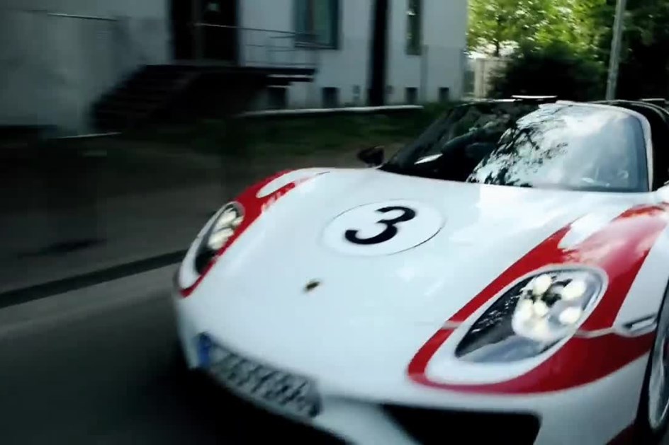Mark Webber deu boleia a Sharapova num Porsche 918 Spyder