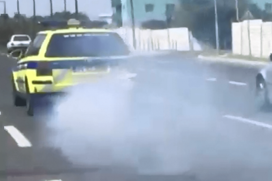 Carro do INEM espalha fumaça em Lisboa