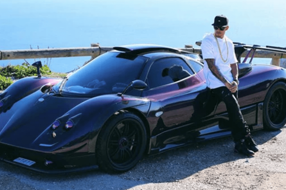 Lewis Hamilton cria time de rali de carros elétricos