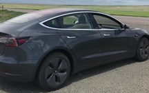 Tesla Model 3 percorreu 830 km com uma única carga