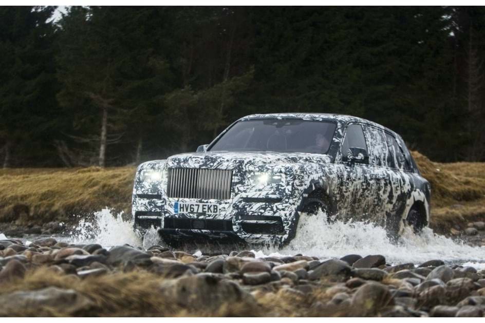 Confirmado: Primeiro SUV da Rolls-Royce chega a 10 de Maio