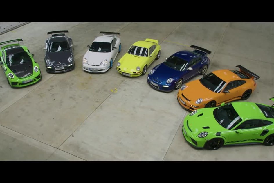 Sete gerações do Porsche 911 GT3 nas estradas da ilha de Man